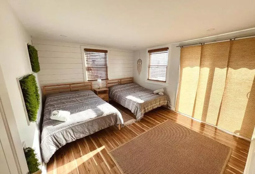 Unique Wildwood 3 Br 1,5 Ba Entire House In The Heart Of Wildwood!