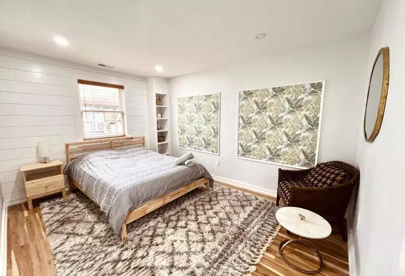 Unique Wildwood 3 Br 1,5 Ba Entire House In The Heart Of Wildwood!