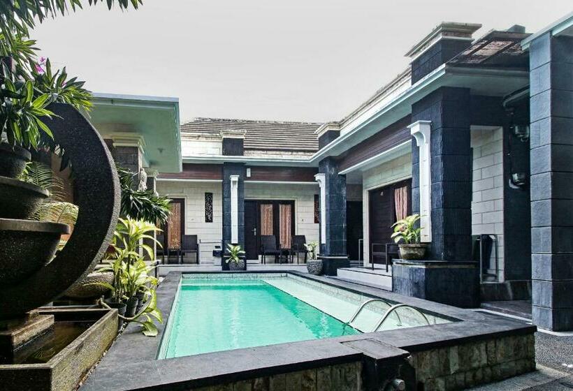 בית מלון כפרי Oyo 90653 Balisee Guesthouse Kedonganan