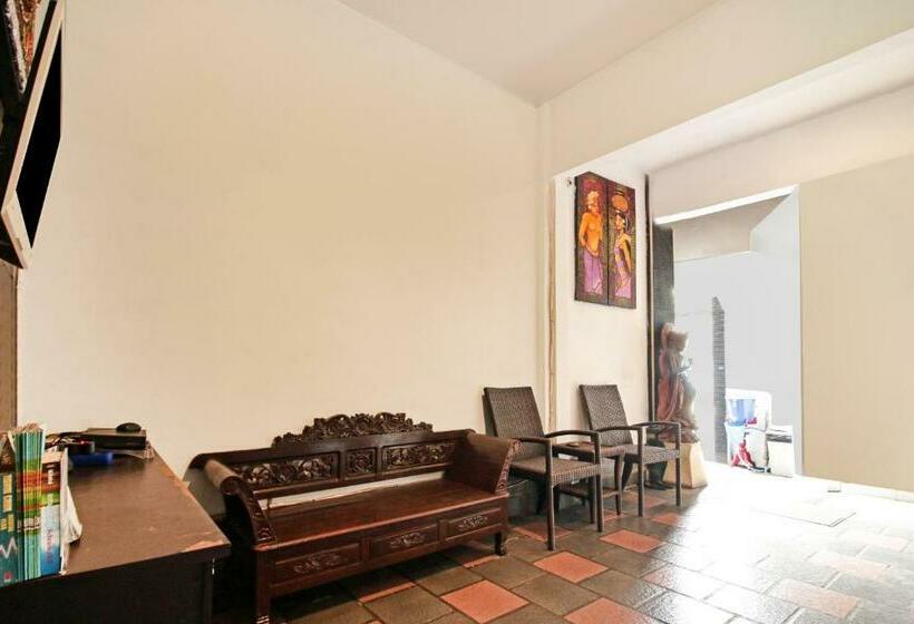 בית מלון כפרי Oyo 90653 Balisee Guesthouse Kedonganan