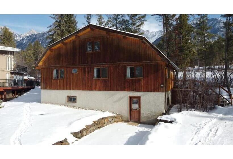 The Matterhorn I Hottub I Ping Pong I Chalk Wall