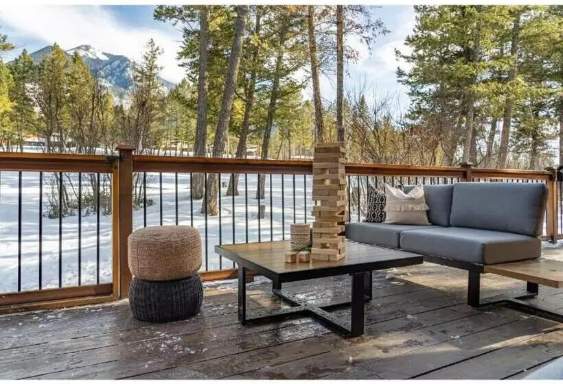 The Matterhorn I Hottub I Ping Pong I Chalk Wall