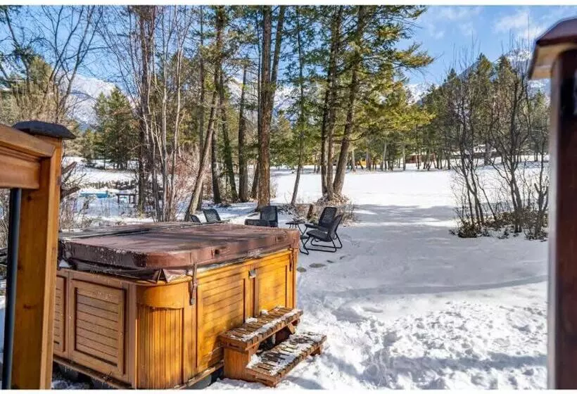 The Matterhorn I Hottub I Ping Pong I Chalk Wall