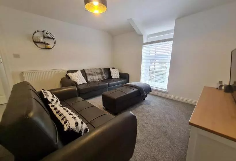 Perfect Location 3 Bed Serviced Apartment With Bike Storage For Bpw. Close To Brecon Beacons