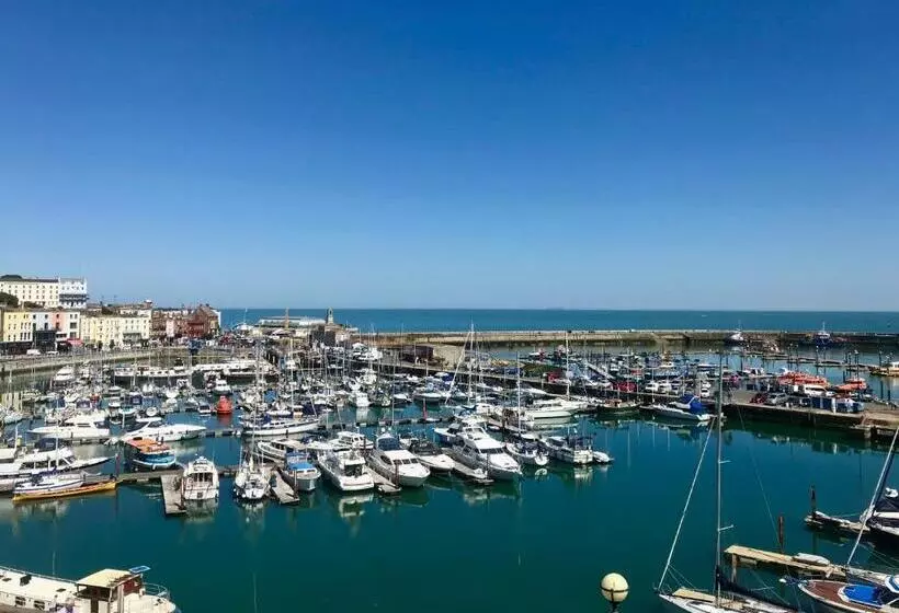 Marina Retreat   Stunning 4 Bedroom, 3 Bathroom House With Harbour Views!