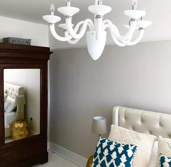 Marina Retreat   Stunning 4 Bedroom, 3 Bathroom House With Harbour Views!