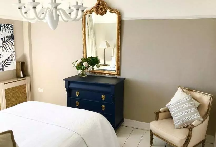 Marina Retreat   Stunning 4 Bedroom, 3 Bathroom House With Harbour Views!