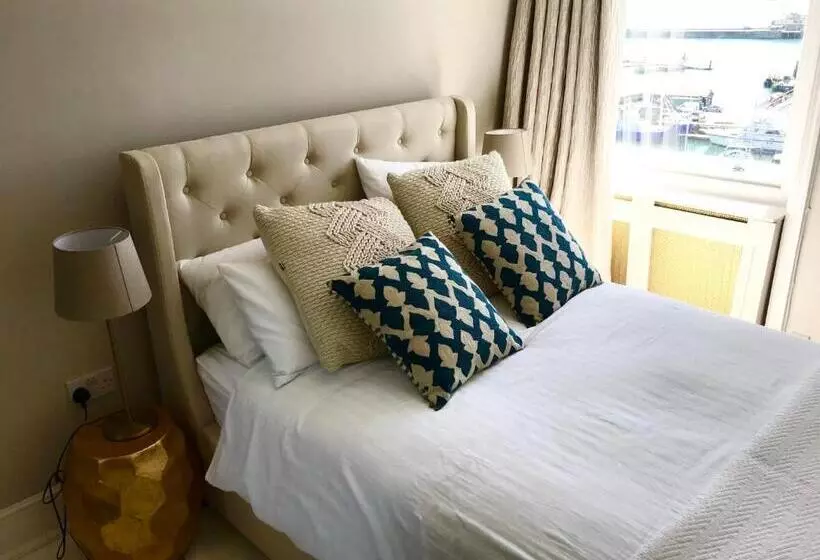 Marina Retreat   Stunning 4 Bedroom, 3 Bathroom House With Harbour Views!