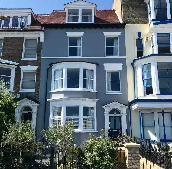 Marina Retreat   Stunning 4 Bedroom, 3 Bathroom House With Harbour Views!