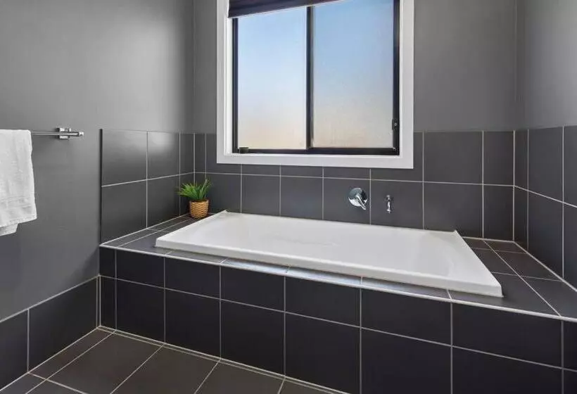Oriana Grande  5 Bdrm Sleeps 14 Beach View Wifi