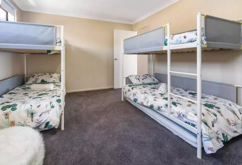 Oriana Grande  5 Bdrm Sleeps 14 Beach View Wifi