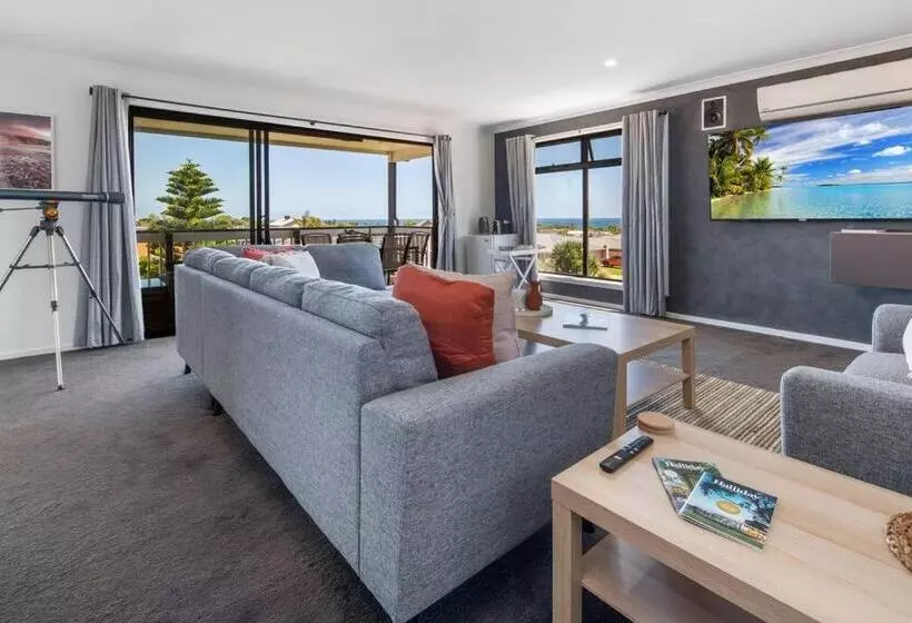 Oriana Grande  5 Bdrm Sleeps 14 Beach View Wifi