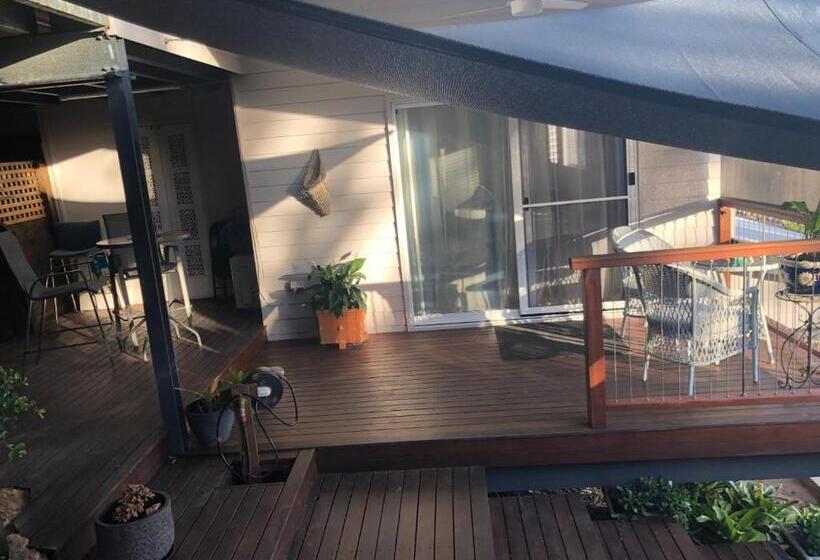 Self Contained Apartment, Queen Bed, Own Deck & Great Views