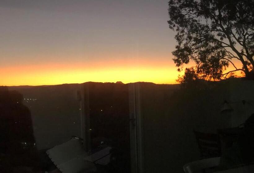 Self Contained Apartment, Queen Bed, Own Deck & Great Views