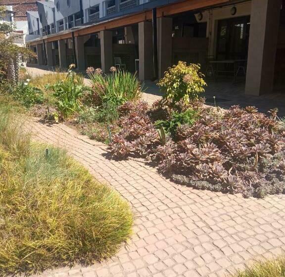 تختخواب و صبحانه Royal Stina Hotel Style With Swimming Pool