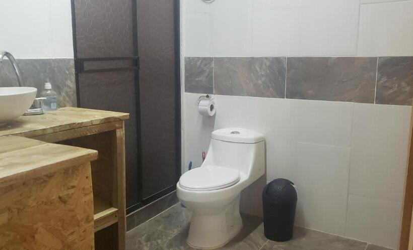 Cabaña Cafetales Con Parqueo