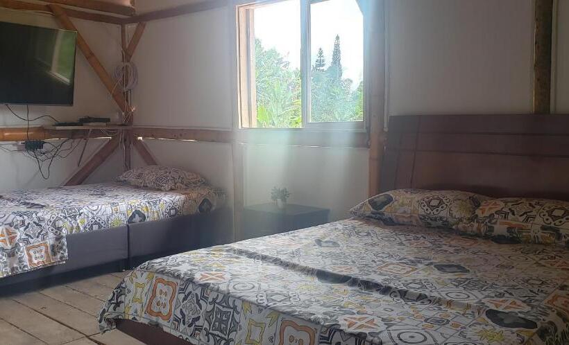 Cabaña Cafetales Con Parqueo