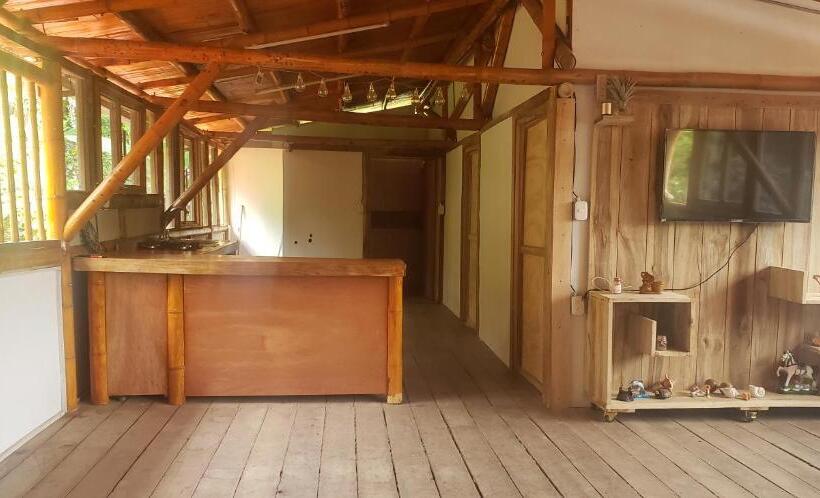 Cabaña Cafetales Con Parqueo