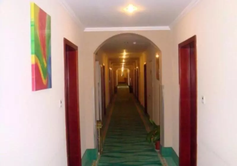 Отель Greentree Inn Wuxi Huishan District Taihu Huanle Garden Qianqiao Express