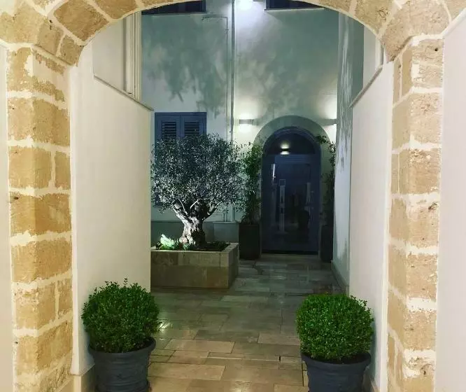 تختخواب و صبحانه Satyria Apartments