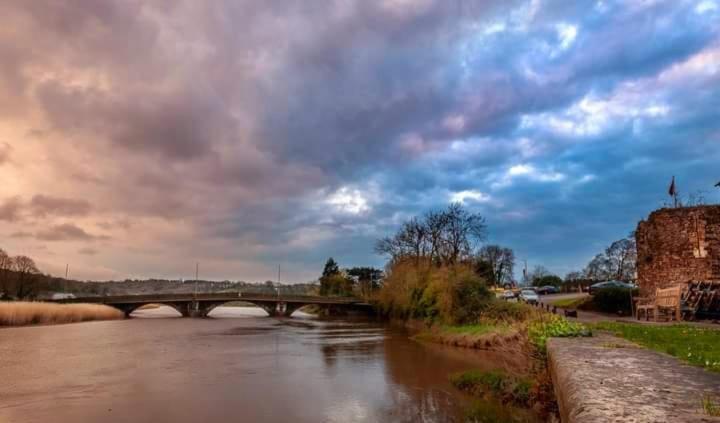 Quaint Little Guest Suite With Private Parking