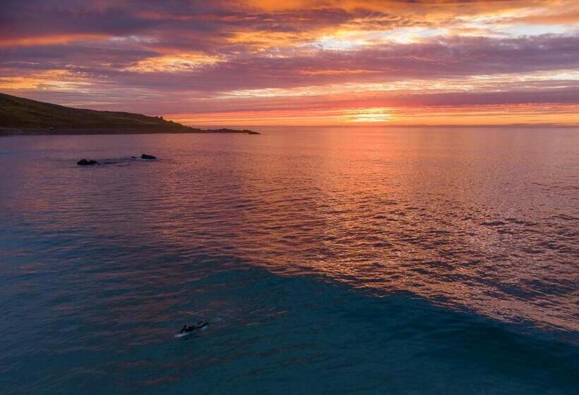 Cheerful Fisherman,s Cottage