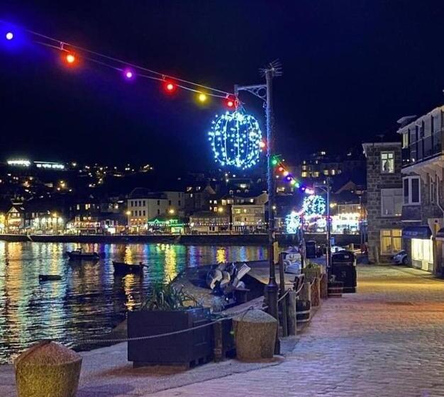 Cheerful Fisherman,s Cottage