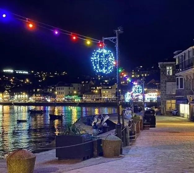 Cheerful Fisherman,s Cottage