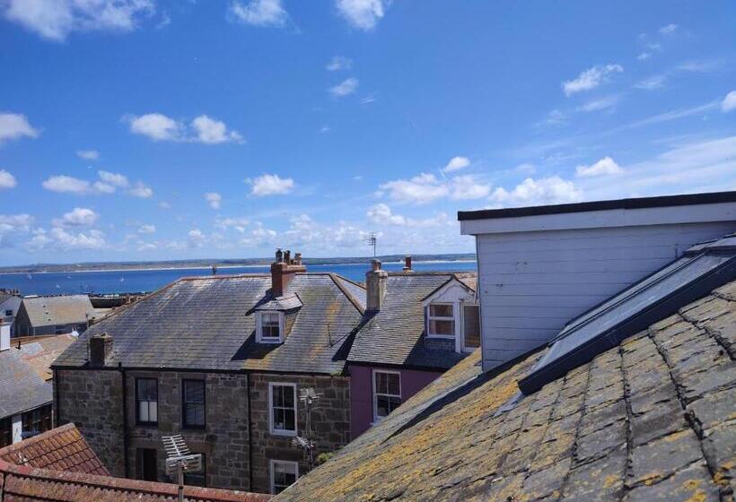 Cheerful Fisherman,s Cottage
