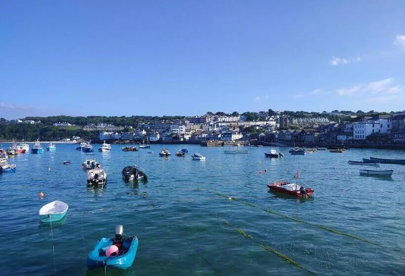 Cheerful Fisherman,s Cottage