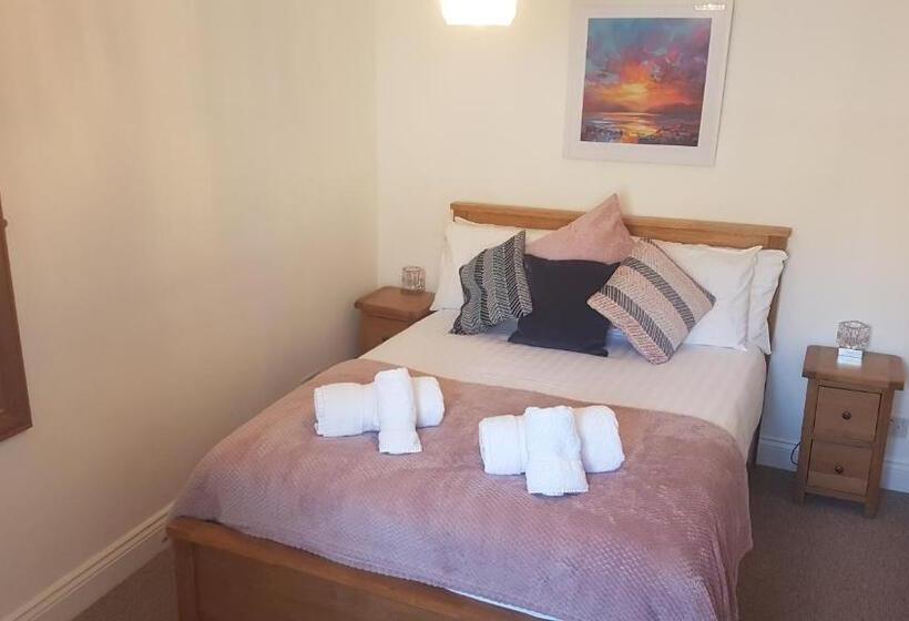 Cheerful Fisherman,s Cottage