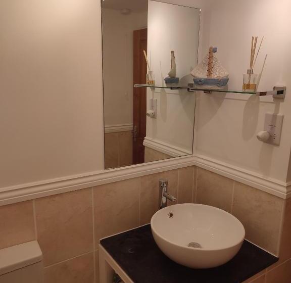 Cheerful Fisherman,s Cottage