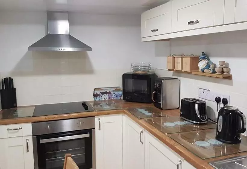 Cheerful Fisherman,s Cottage