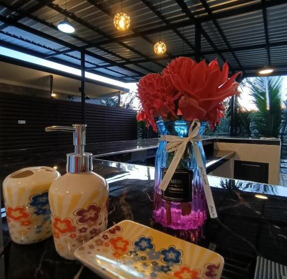 هتل ชาลีรีสอร์ท ชุมพร