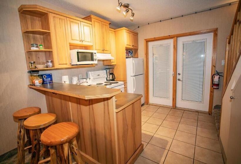 فندق Banff National Park Wood Lodge