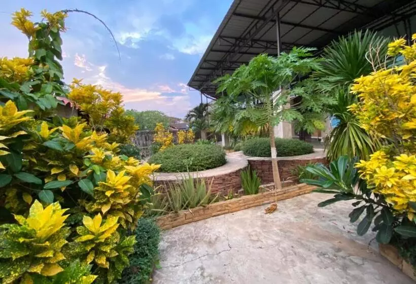 โรงแรมภูน้ำฟ้า   Phunumfha Hotel ชุมแพ