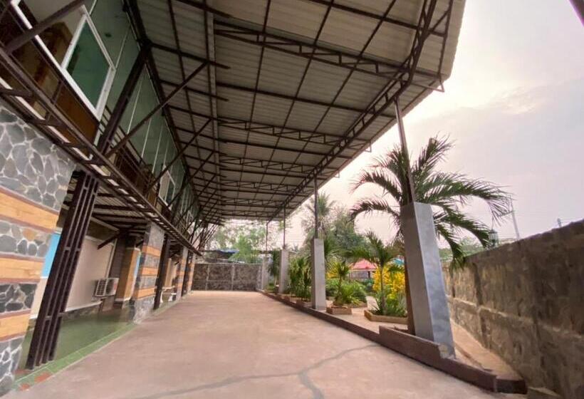 โรงแรมภูน้ำฟ้า   Phunumfha Hotel ชุมแพ