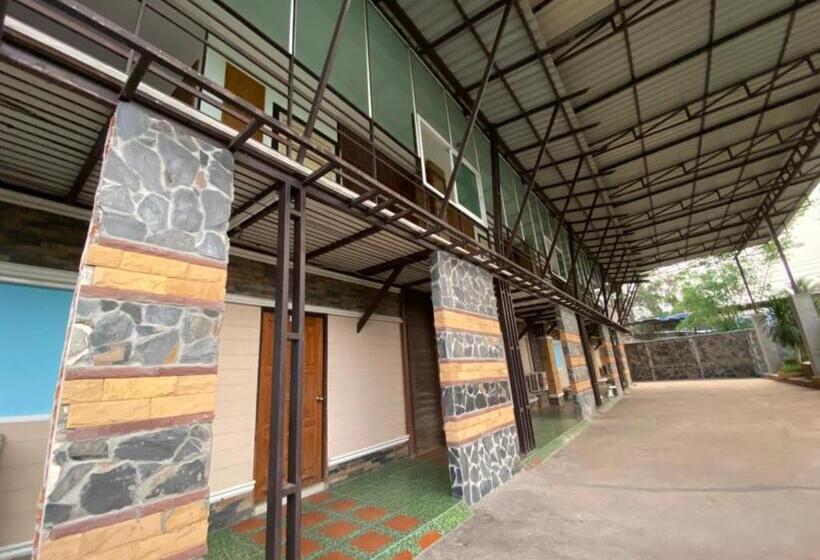 โรงแรมภูน้ำฟ้า   Phunumfha Hotel ชุมแพ