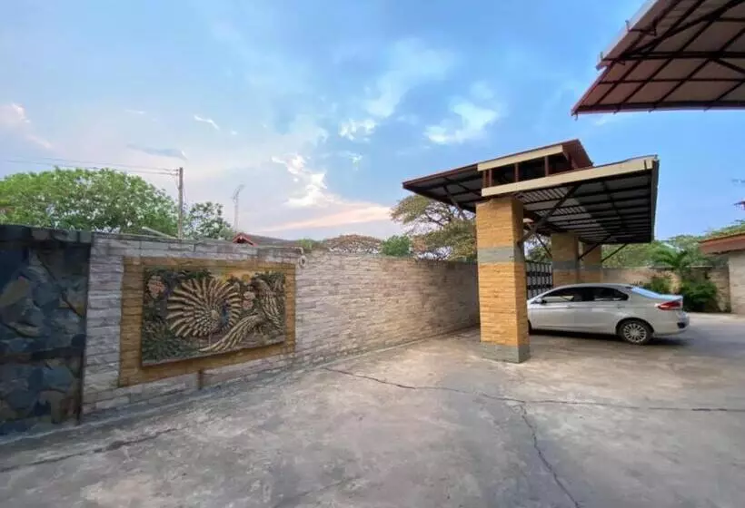 โรงแรมภูน้ำฟ้า   Phunumfha Hotel ชุมแพ