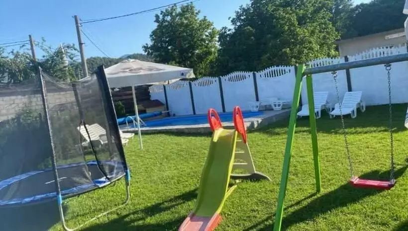 Majatalo бялата къща