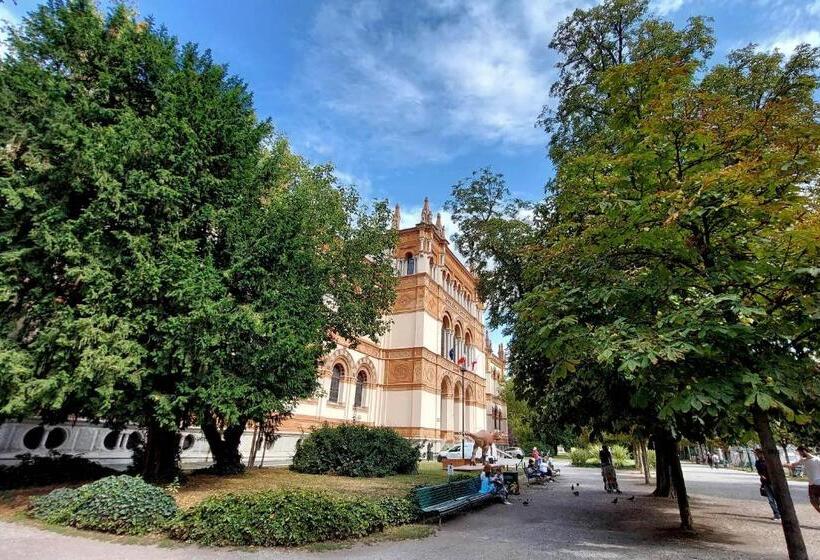 膳宿费 Vico Fashion District