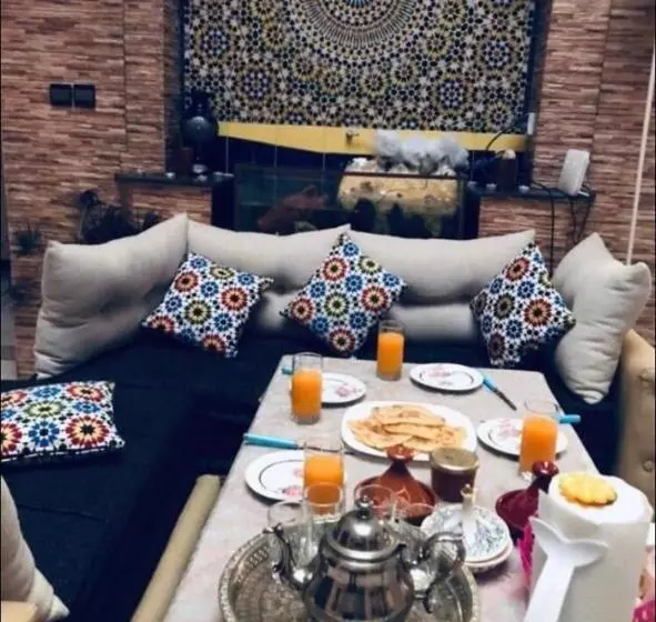تختخواب و صبحانه Dar Bennis 2