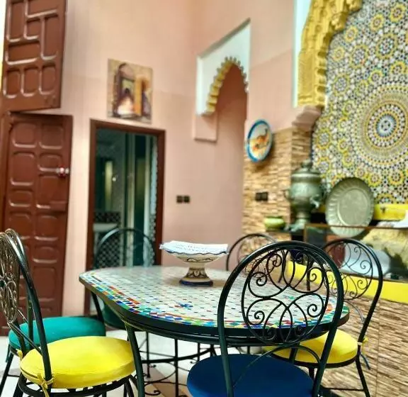 تختخواب و صبحانه Dar Bennis 2