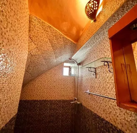 تختخواب و صبحانه Dar Bennis 2