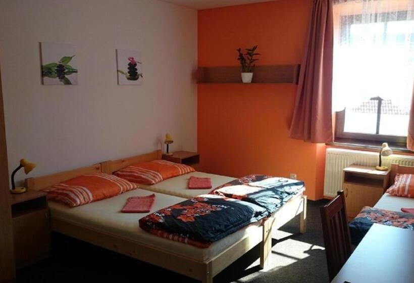 膳宿费 Penzion A Restaurace U Pošů