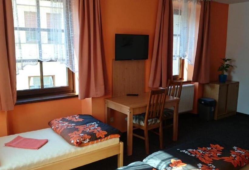 膳宿费 Penzion A Restaurace U Pošů