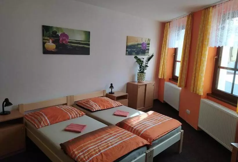 Majatalo Penzion A Restaurace U Pošů