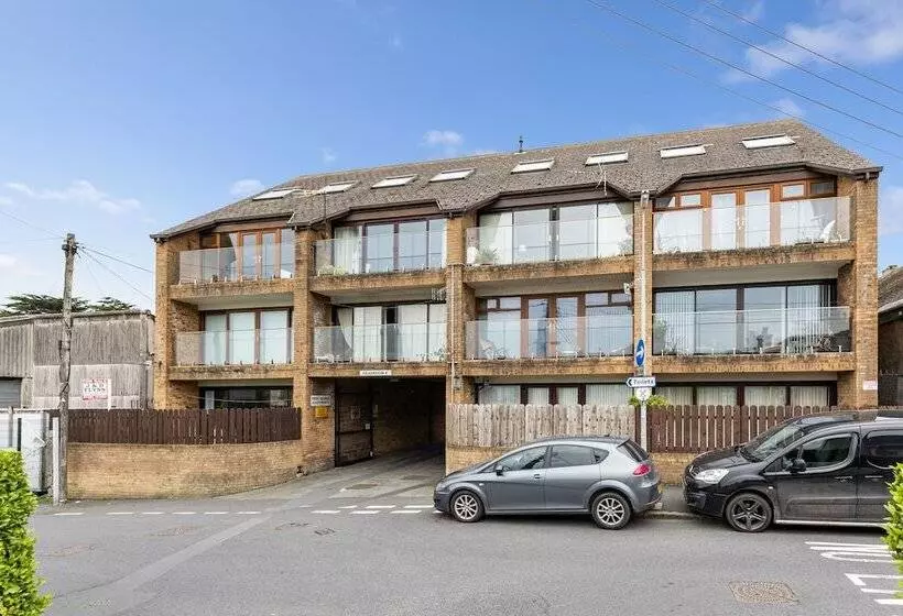 Central Apartment 3b