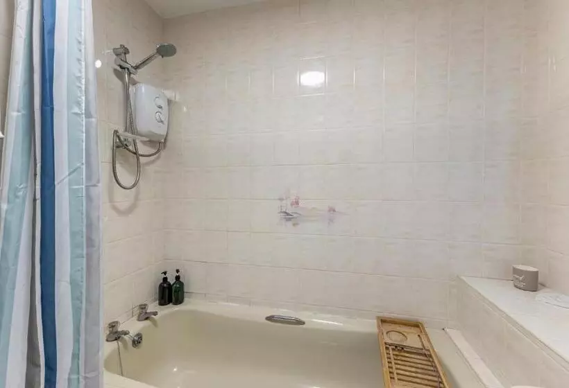 Central Apartment 3b