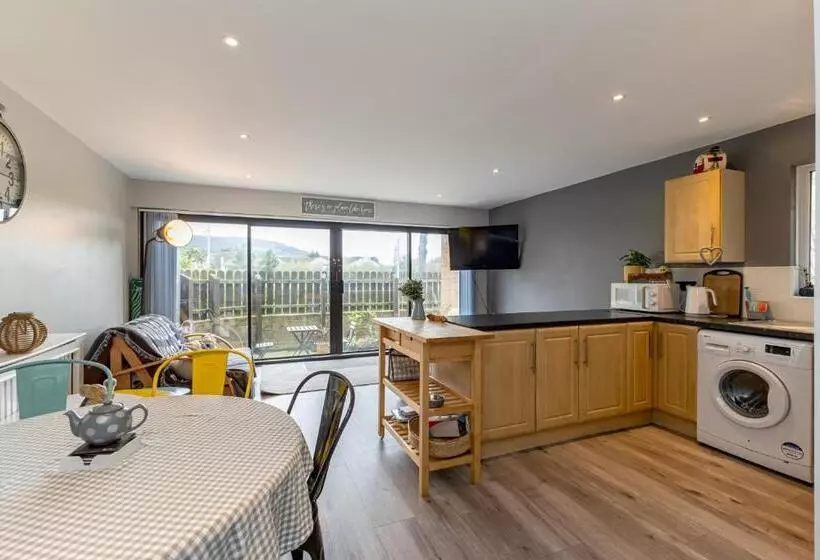 Central Apartment 3b